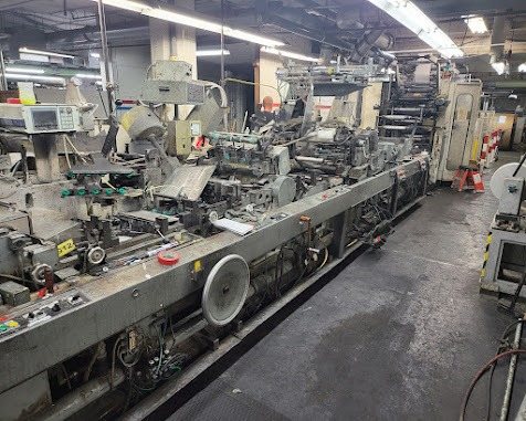 Linia maszyn produkcyjnych podczas modernizacji